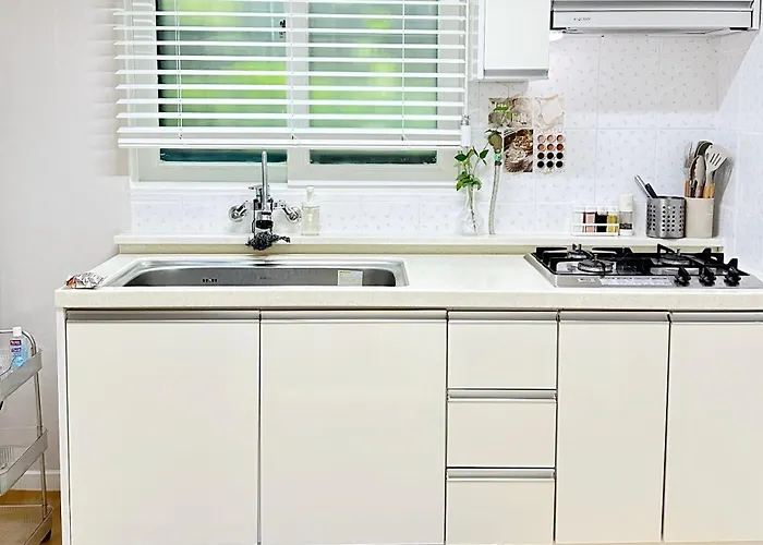 Entire House, 4 Minutes To Samsung Or Gangnam-gu Office Subway Station, Suitable For Plastic Surgery Visits, Business Trips, Families, 2 Rooms, 2 Queen Beds 3*