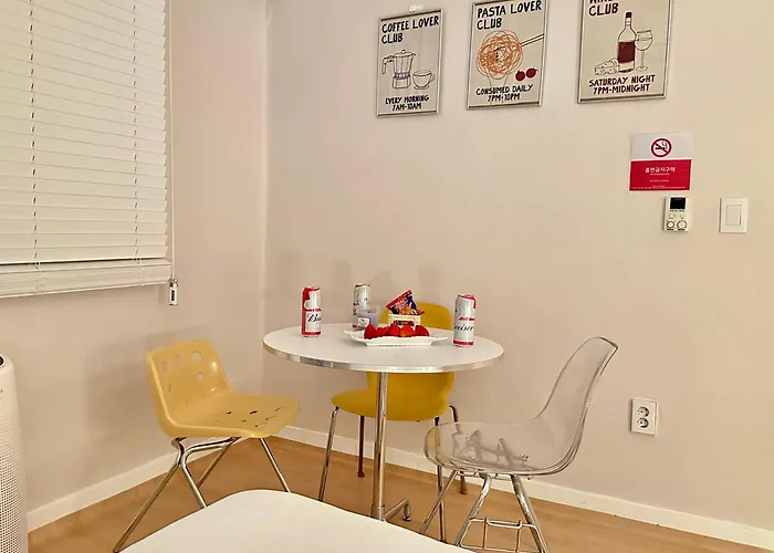 Entire House, 4 Minutes To Samsung Or Gangnam-gu Office Subway Station, Suitable For Plastic Surgery Visits, Business Trips, Families, 2 Rooms, 2 Queen Beds 3* Seoul