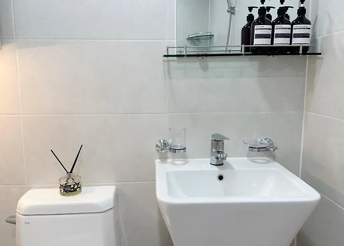 Entire House, 4 Minutes To Samsung Or Gangnam-gu Office Subway Station, Suitable For Plastic Surgery Visits, Business Trips, Families, 2 Rooms, 2 Queen Beds 3*